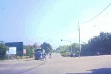 Vượt đèn đỏ với tốc độ “bàn thờ”, cặp đôi tông thẳng vào xe tải