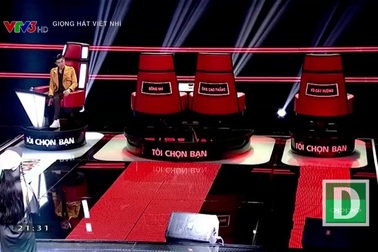 Noo Phước Thịnh đáp trả màn trêu đùa của Vũ Cát Tường và "hả hê" có được về đội cô bé xinh xắn Khánh Huyền. (Video: Mạnh Thắng, nguồn VTV).