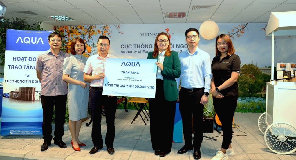 Aqua Việt Nam tặng tivi phục vụ việc tiếp dân - 1 Aqua Việt Nam tặng tivi phục vụ việc tiếp dân - 1