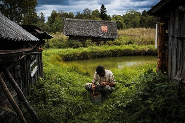 Dân Nga bỏ thành thị “chạy” về nông thôn trồng rau, nuôi gà tránh dịch
