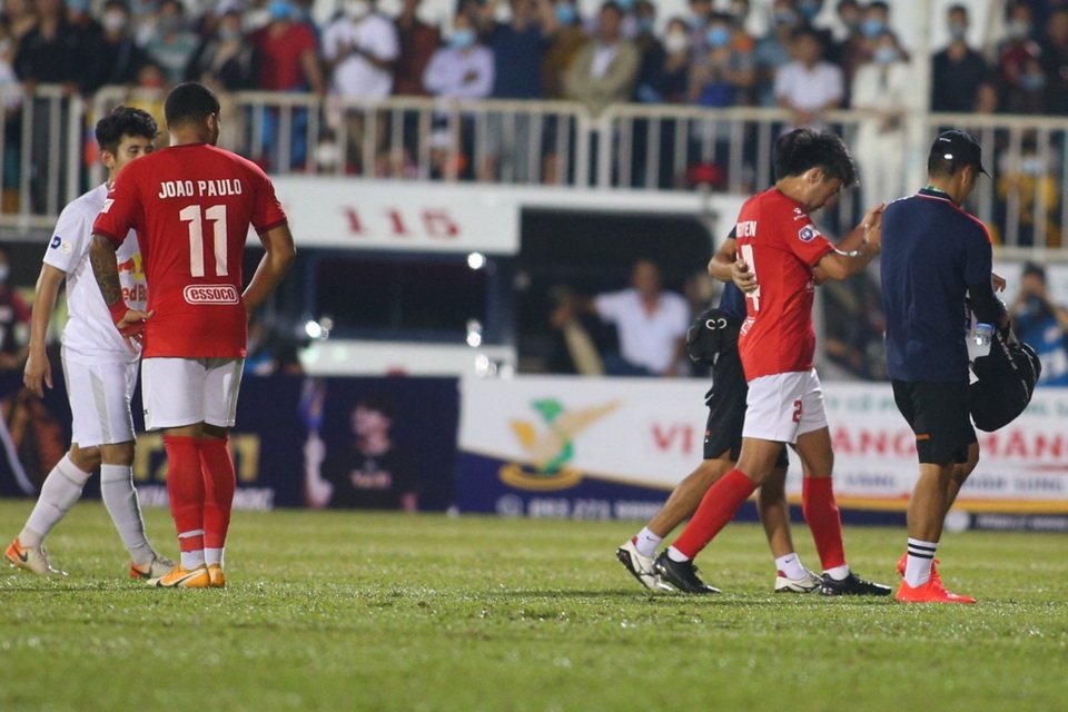 CLB TPHCM lao đao theo Hoàng Thịnh - 2 CLB TPHCM lao đao theo Hoàng Thịnh - 2