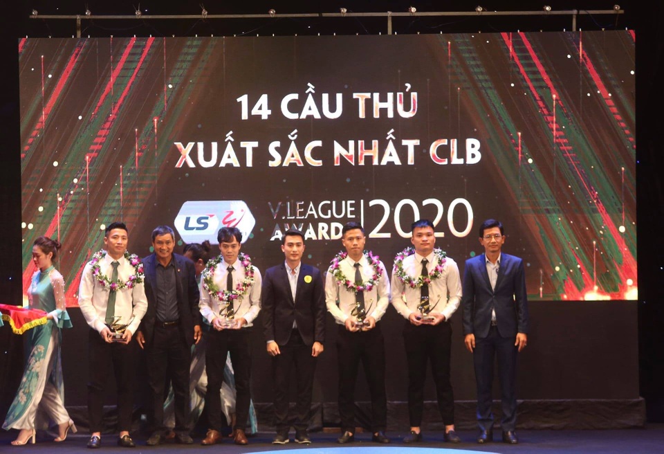 Văn Quyết đoạt giải Cầu thủ xuất sắc nhất V-League 2020 - 2 Văn Quyết đoạt giải Cầu thủ xuất sắc nhất V-League 2020 - 2