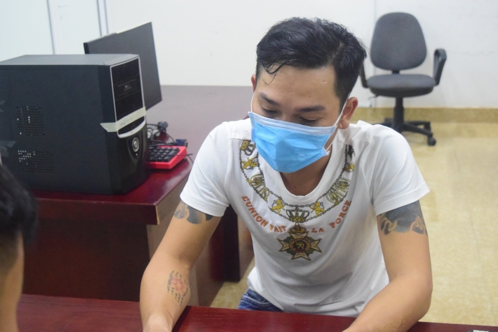 Đánh sập đường dây cá độ bóng đá qua mạng gần 100 tỷ đồng - 1 Đánh sập đường dây cá độ bóng đá qua mạng gần 100 tỷ đồng - 1