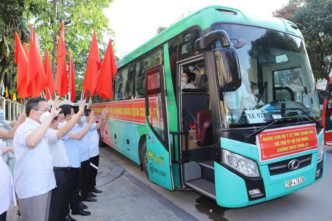 Thanh Hóa tiễn đoàn cán bộ đi hỗ trợ TP. Hồ Chí Minh chống dịch Covid-19 - Ảnh 3.