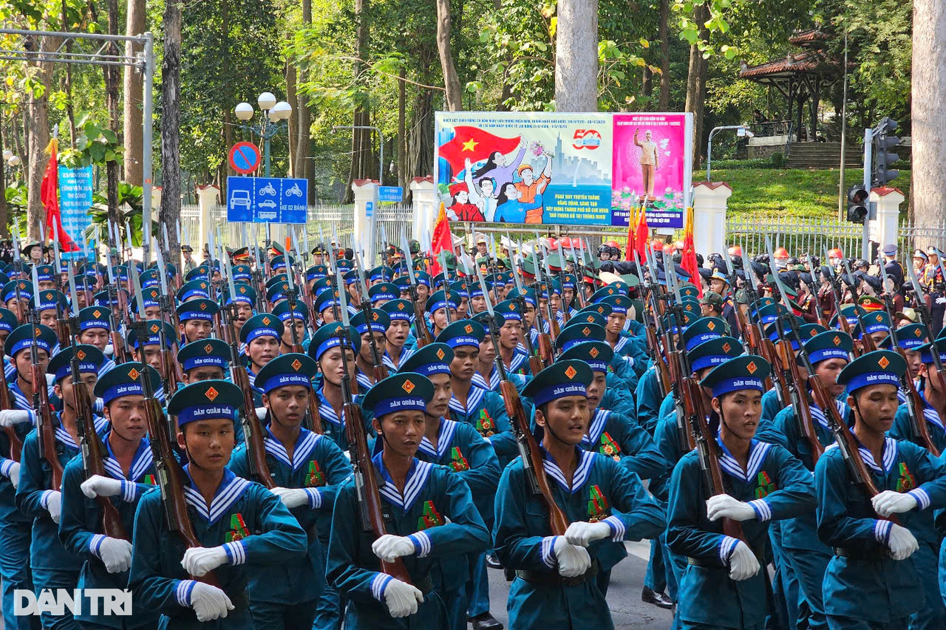 Rộn ràng theo nhịp chân chiến sĩ diễu binh chuẩn bị đại lễ 30/4 - 25 Rộn ràng theo nhịp chân chiến sĩ diễu binh chuẩn bị đại lễ 30/4 - 25