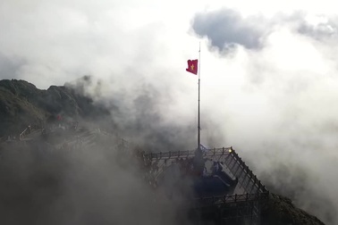 Hành hương Fansipan mùa Phật đản