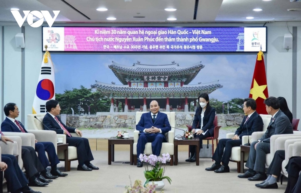 Chủ tịch nước Nguyễn Xuân Phúc thăm tỉnh Gyeonggi của Hàn Quốc - 4 Chủ tịch nước Nguyễn Xuân Phúc thăm tỉnh Gyeonggi của Hàn Quốc - 4