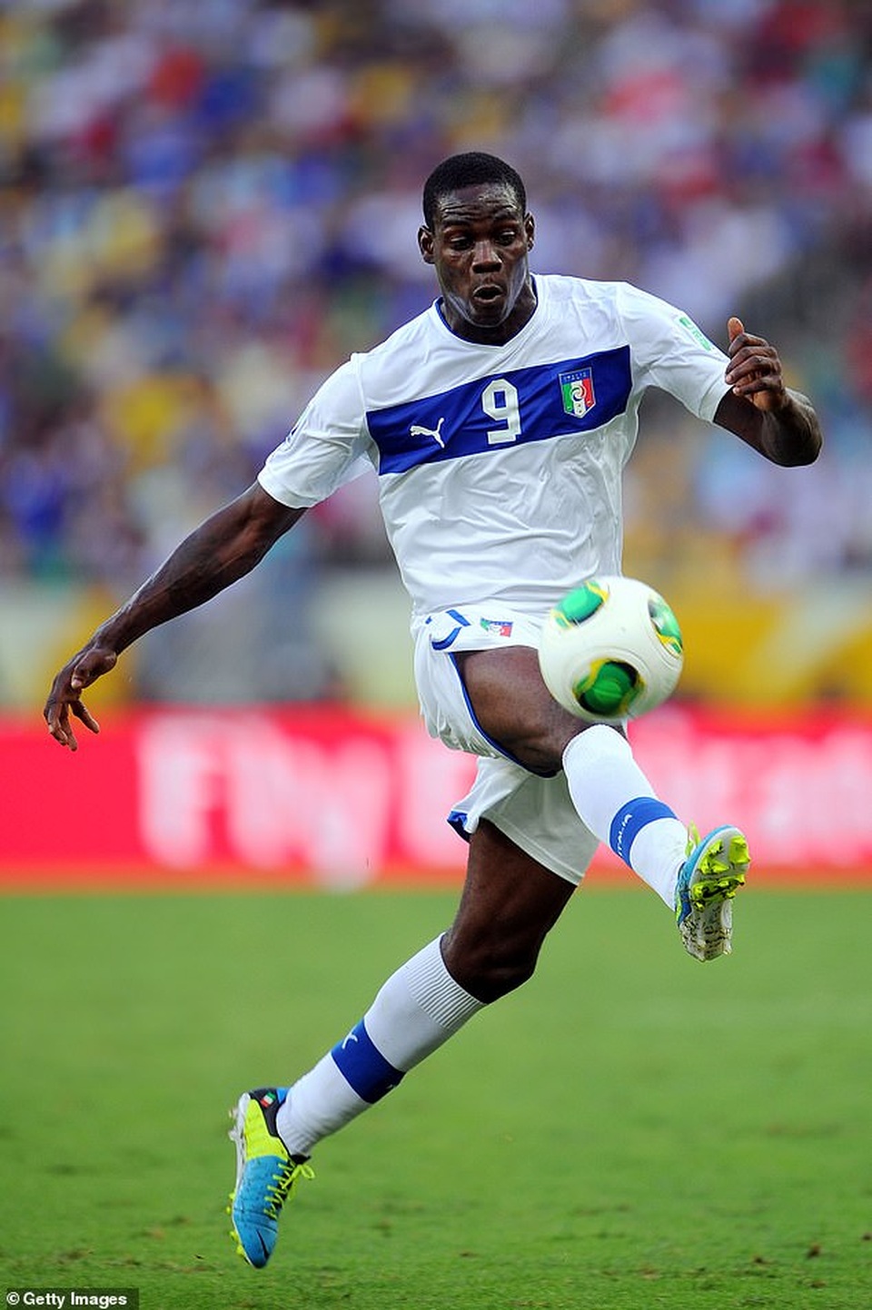 Chiellini xin lỗi vì tuyên bố Balotelli xứng đáng... ăn tát - 2 Chiellini xin lỗi vì tuyên bố Balotelli xứng đáng... ăn tát - 2
