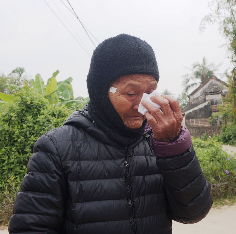 Những đứa trẻ lạc giọng trong đám tang ngày đầu năm mới - 6