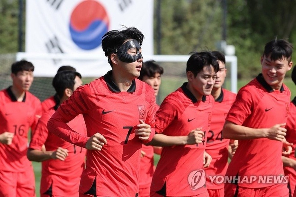 Hình ảnh khác lạ của Son Heung Min ở đội tuyển Hàn Quốc - 2 Hình ảnh khác lạ của Son Heung Min ở đội tuyển Hàn Quốc - 2