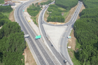 Buổi đầu thực hiện cấm xe cỡ lớn lên cao tốc Cam Lộ - La Sơn