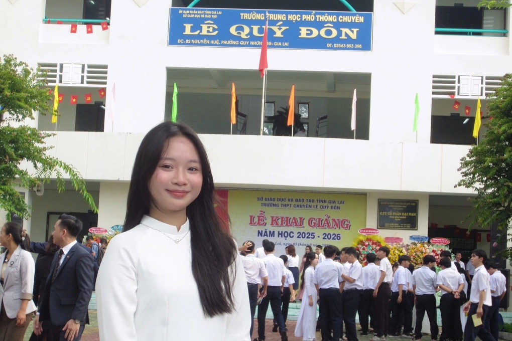 ເປີດໂຮງຮຽນຄັ້ງທຳອິດຫຼັງການລວມຕົວແຂວງ-ນະຄອນ: ການເດີນທາງໃໝ່ທີ່ເຕັມໄປດ້ວຍອາລົມ - 1 Khai giảng đầu tiên sau hợp nhất tỉnh thành: Hành trình mới đầy ắp cảm xúc - 1