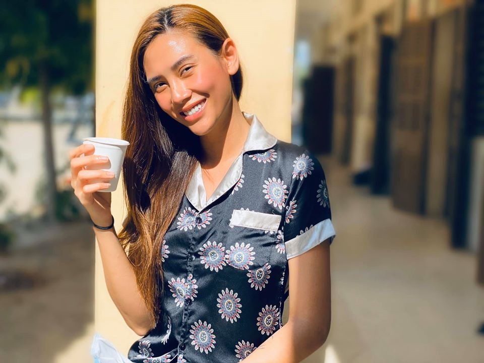 Siêu mẫu Võ Hoàng Yến hái rau lang “cải thiện” bữa ăn ở khu cách ly - 2 Siêu mẫu Võ Hoàng Yến hái rau lang “cải thiện” bữa ăn ở khu cách ly - 2