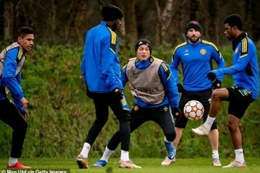 Trận đấu của Man Utd bị hoãn, Premier League có nguy cơ tạm dừng