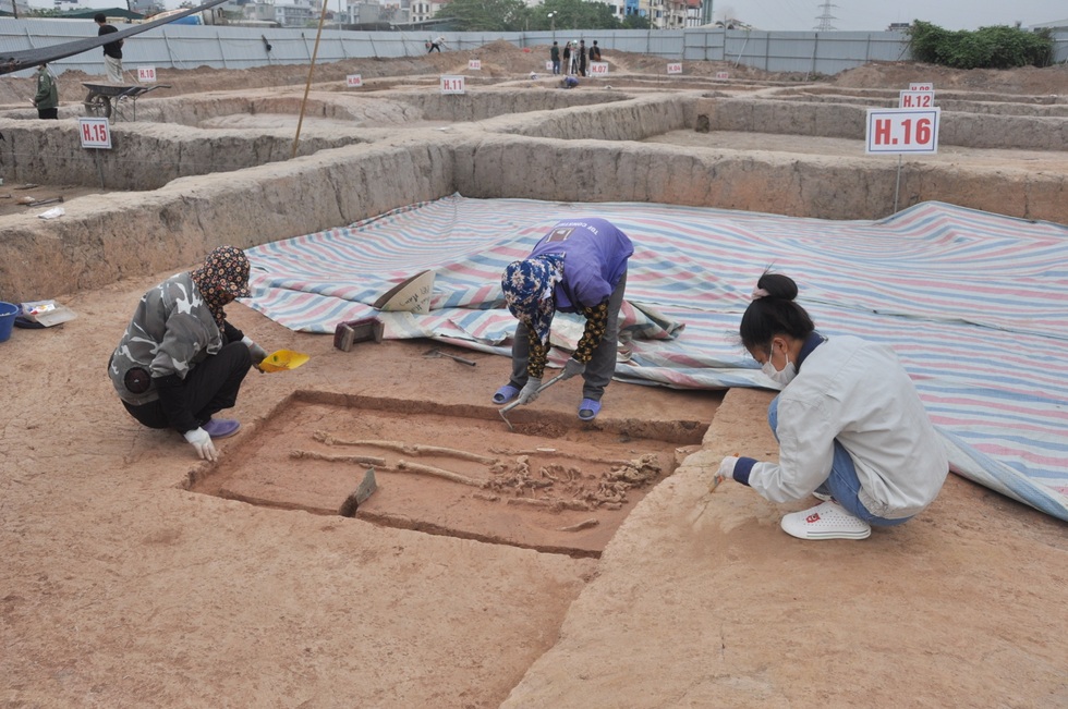 Phát hiện mộ cổ 4.000 năm của nhà quý tộc ở Hà Nội với đồ quý bằng đá ngọc - 1 Phát hiện mộ cổ 4.000 năm của nhà quý tộc ở Hà Nội với đồ quý bằng đá ngọc - 1