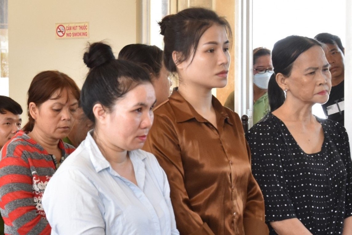 Người quen lâu ngày gặp lại khoe vàng đeo kín rất dễ là kẻ buôn người! - 1 Người quen lâu ngày gặp lại khoe vàng đeo kín rất dễ là kẻ buôn người! - 1
