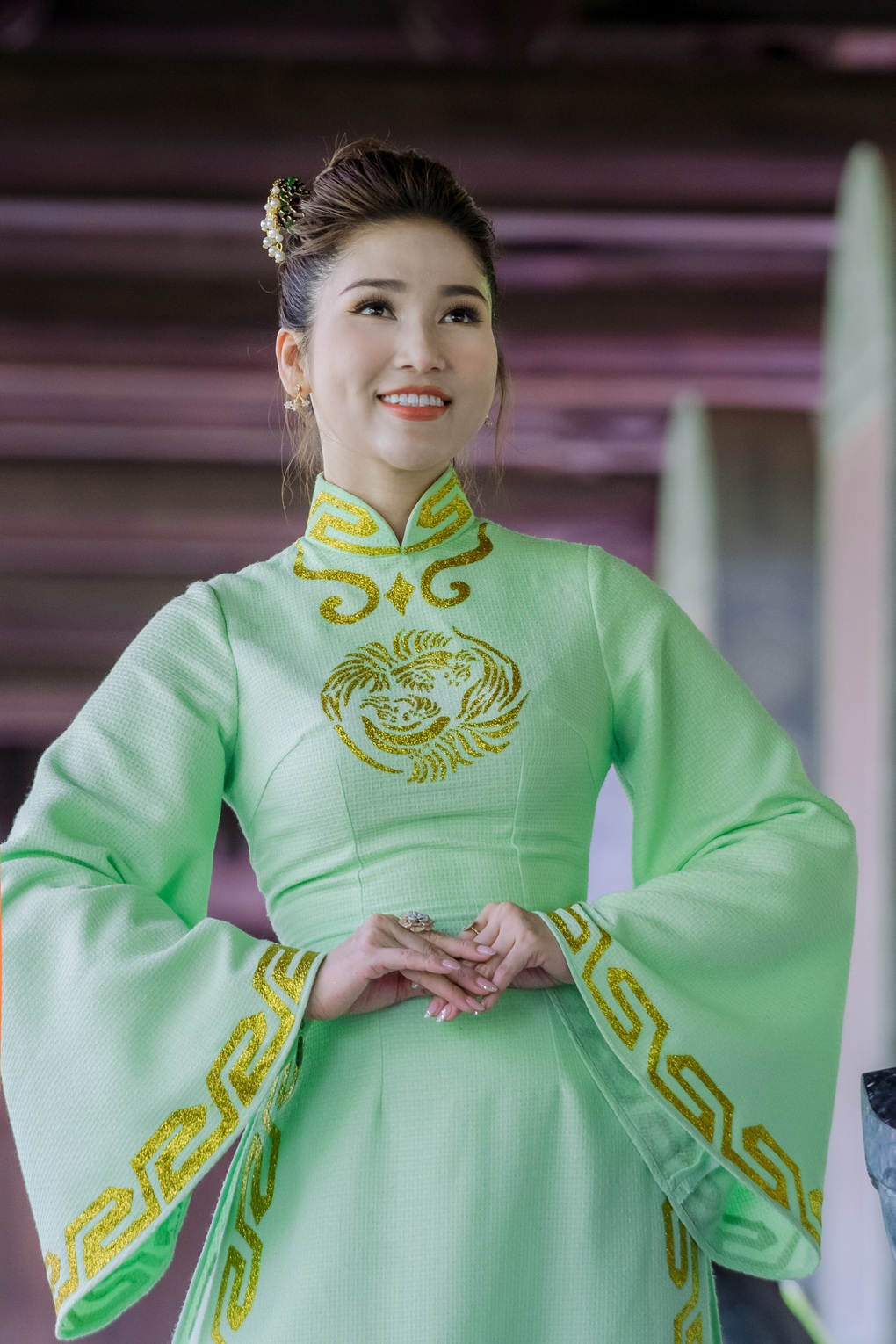 Hoa hậu cải lương Như Huỳnh nền nã với áo dài họa tiết đôi chim uyên ương - 2 Hoa hậu cải lương Như Huỳnh nền nã với áo dài họa tiết đôi chim uyên ương - 2