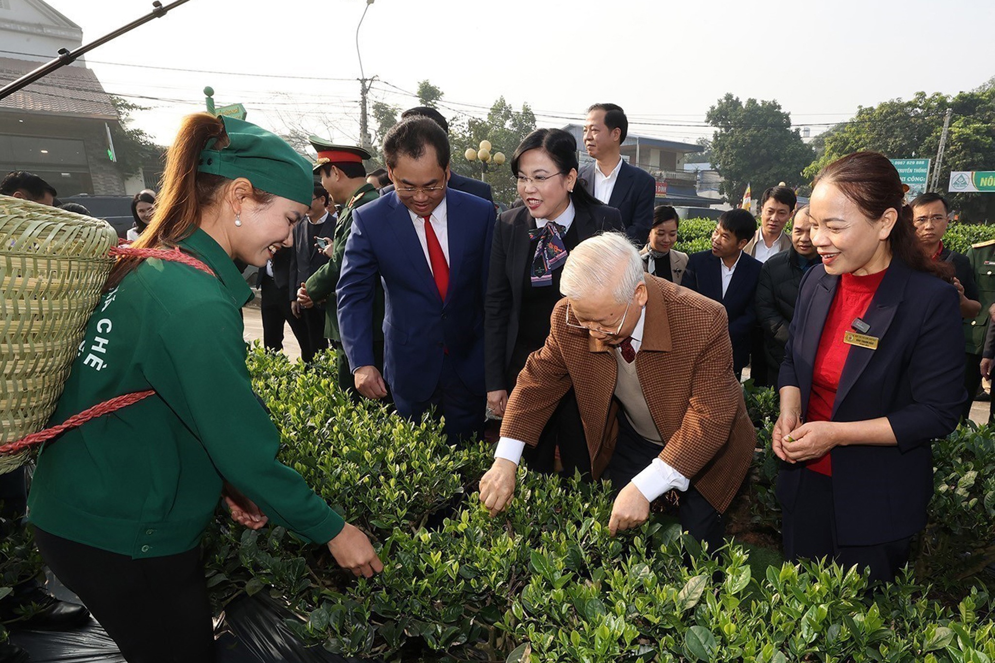 Hình ảnh Tổng Bí thư Nguyễn Phú Trọng gần gũi, bình dị giữa nhân dân - 9