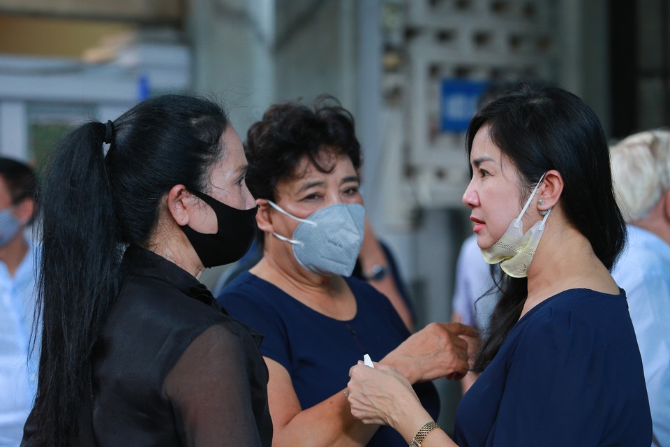 Người thân, đồng nghiệp nghẹn ngào tiễn biệt NSND Trần Phương - 5 Người thân, đồng nghiệp nghẹn ngào tiễn biệt NSND Trần Phương - 5