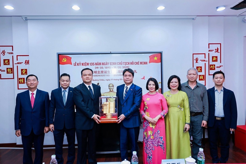 Món quà đặc biệt Tổng Bí thư Tô Lâm gửi tặng Bảo tàng Lịch sử ở Quảng Đông - 2 Món quà đặc biệt Tổng Bí thư Tô Lâm gửi tặng Bảo tàng Lịch sử ở Quảng Đông - 2