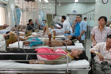 Vụ xe khách tông xe bồn: 5 người tử vong, nhiều người nguy kịch