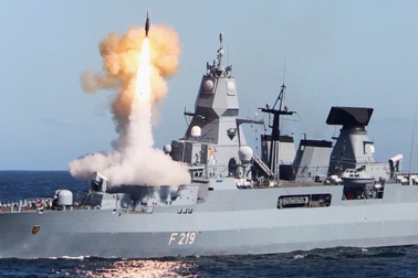 Tàu khu trục Đức suýt nổ tung vì sự cố phóng tên lửa