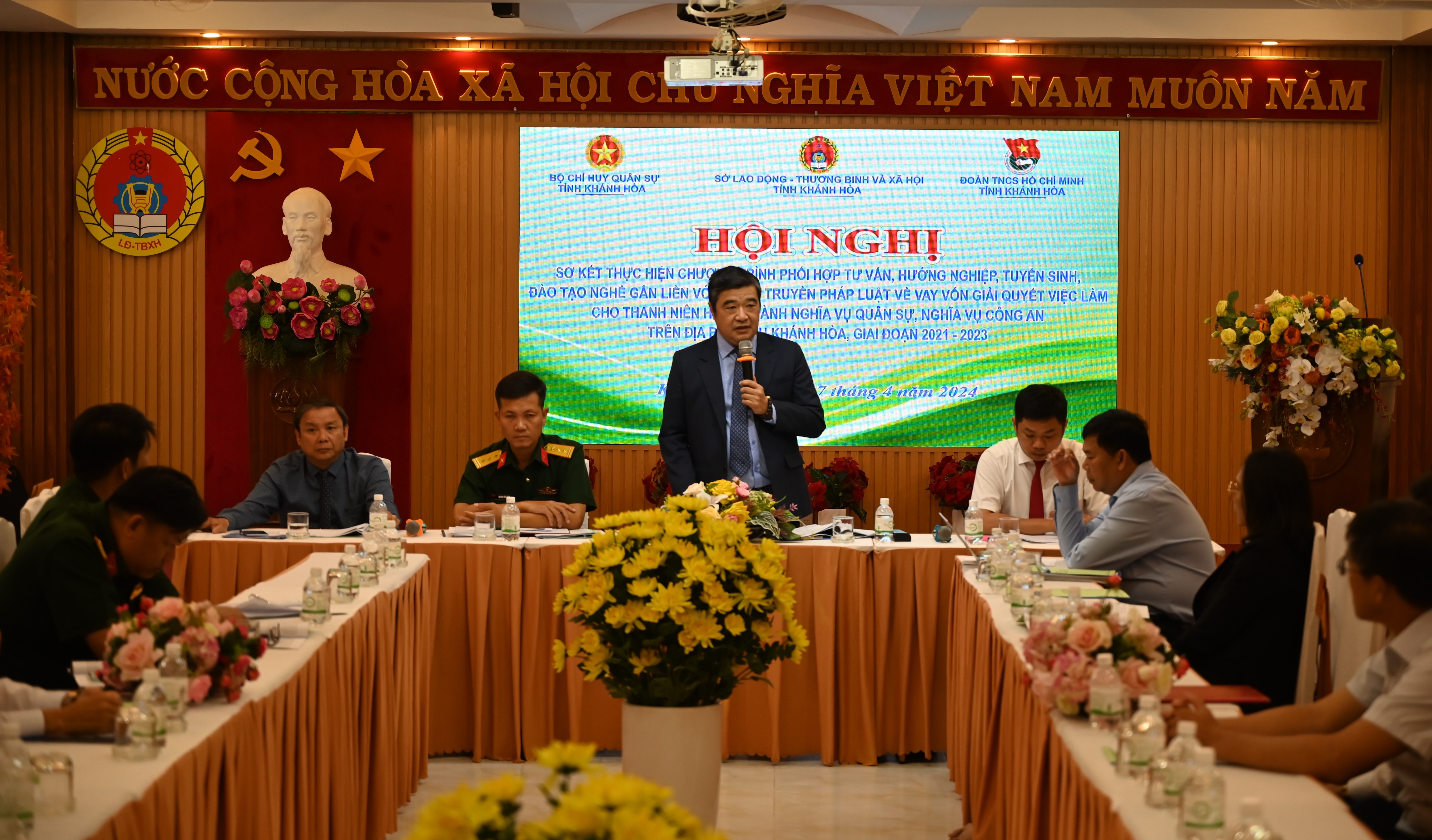 Anh2-GĐ Ta Hong Quang .JPG Anh2-GĐ Ta Hong Quang .JPG