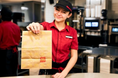 Cứ 12 người Australia có một người học bài học đầu đời ở McDonald's?