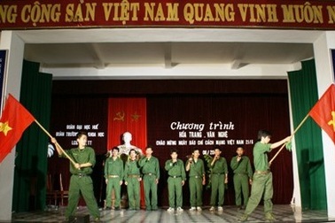 SV Huế diễn thời trang mừng ngày Báo chí cách mạng VN