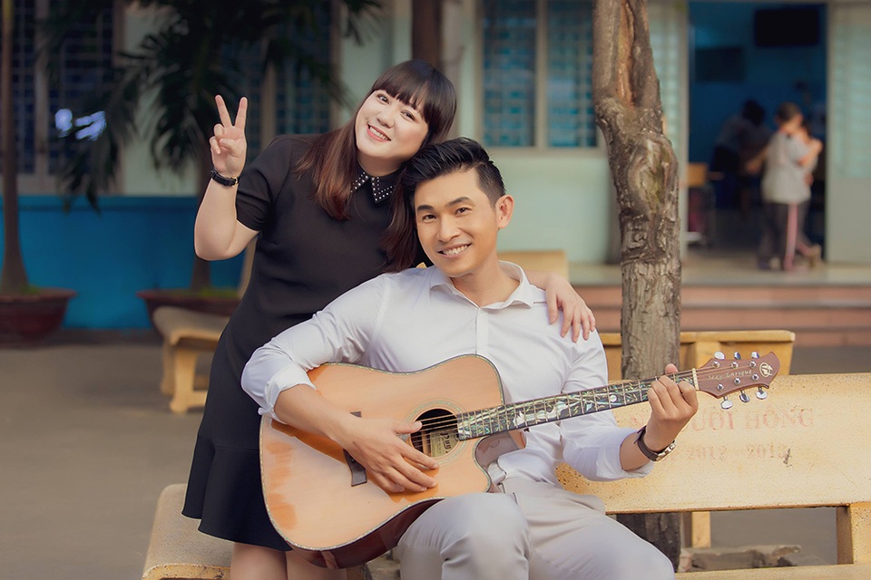 Ngọc Linh bất ngờ tái xuất hát về thầy cô - 7 Ngọc Linh bất ngờ tái xuất hát về thầy cô - 7