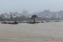 Nước lũ trên các sông đang lên nhanh, cảnh báo ngập lụt nhiều nơi