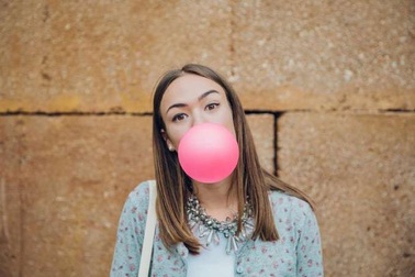 Điều gì xảy ra khi bạn nuốt kẹo cao su?