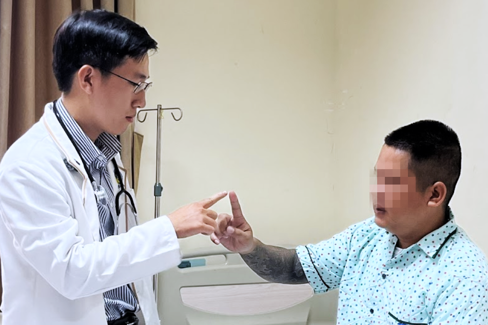Nam thanh niên ở TPHCM đột quỵ khi đang chơi bóng đá - 2