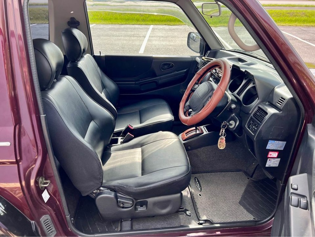 Cũng là Mitsubishi Pajero nhưng chiếc xe này rất khác lạ - 11 Cũng là Mitsubishi Pajero nhưng chiếc xe này rất khác lạ - 11