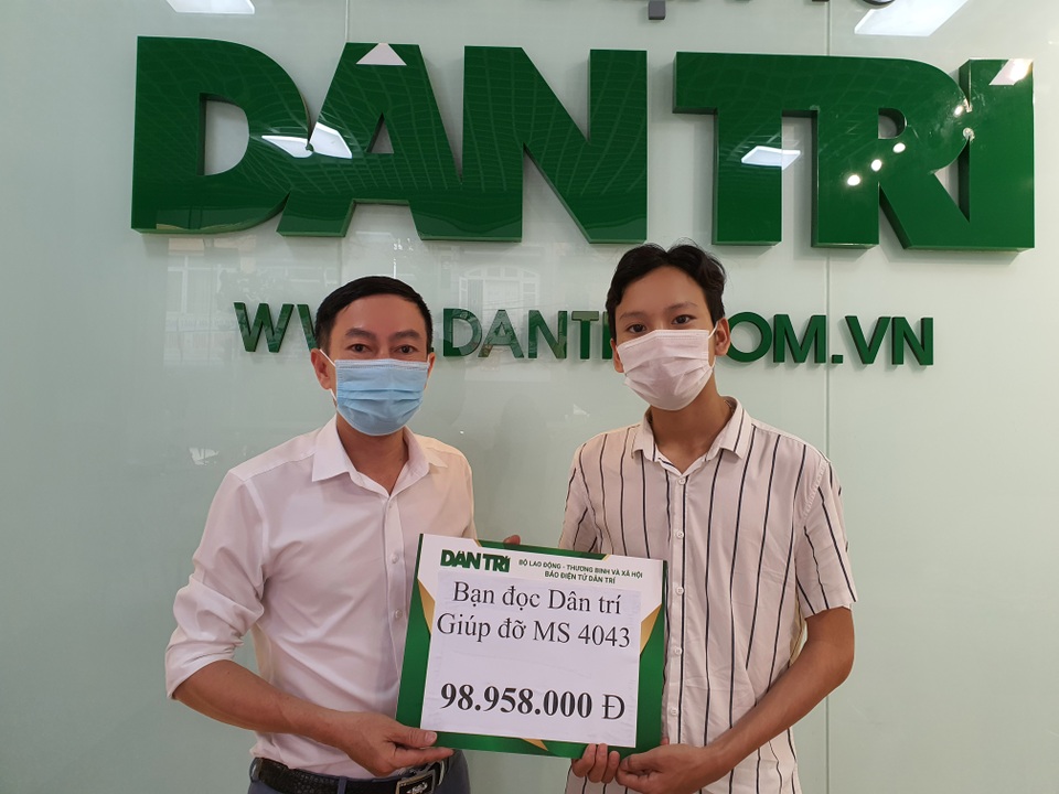 Chàng trai bị ung thư cướp đi một chân được bạn đọc giúp đỡ hơn 120 triệu - 1 Chàng trai bị ung thư cướp đi một chân được bạn đọc giúp đỡ hơn 120 triệu - 1