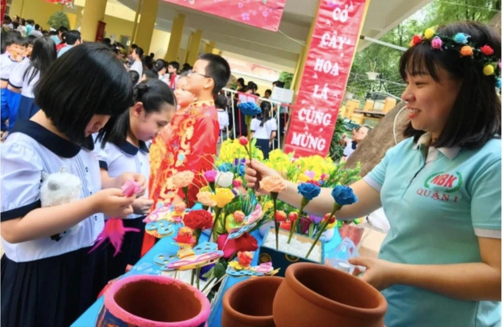 Trường đổi hiệu trưởng, giáo viên hụt thưởng Tết từ chục triệu còn 3kg thịt - 2