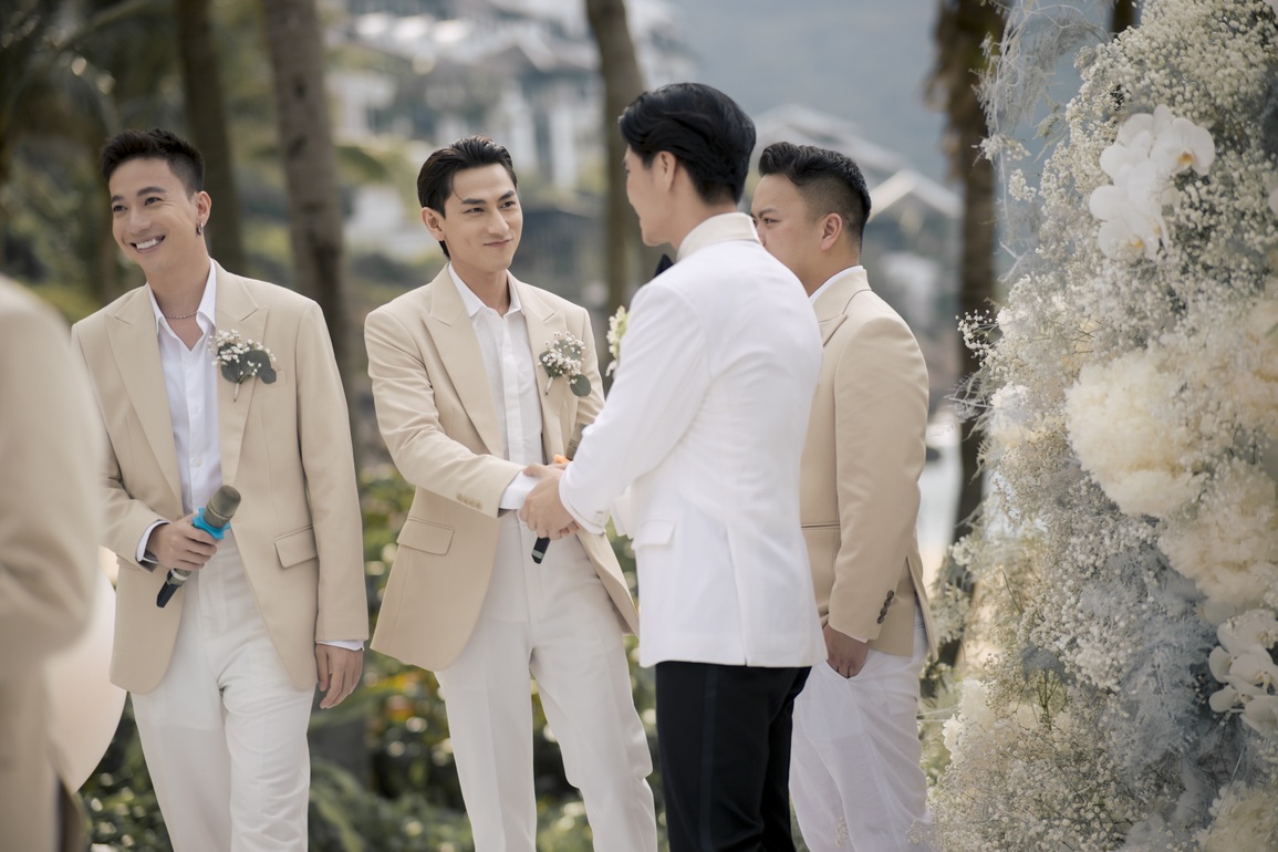 Ngô Thanh Vân bật khóc, tình tứ hôn chú rể trong lễ cưới xa hoa - 2 Ngô Thanh Vân bật khóc, tình tứ hôn chú rể trong lễ cưới xa hoa - 2
