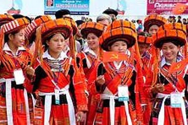 Trình diễn trang phục của 54 dân tộc Việt Nam tại Hà Nội