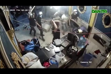 Nhóm người đập phá nhà hàng giữa trung tâm TPHCM