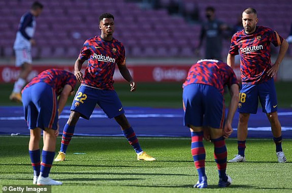 Real Madrid hạ gục Barcelona tại Nou Camp - 17 Real Madrid hạ gục Barcelona tại Nou Camp - 17