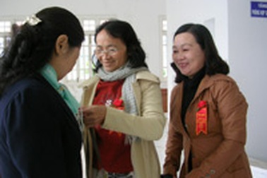 Tôn vinh 185 giáo viên công tác trên 22 năm ở miền núi