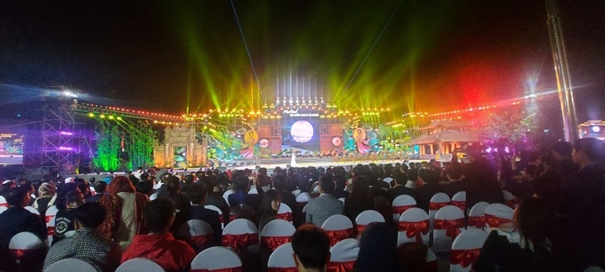 Rất đông người dân Bắc Ninh và các tỉnh, thành đến dự lễ khai mạc Festival.