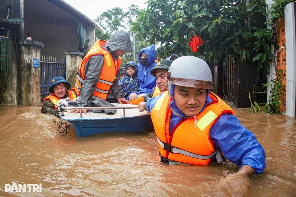 Miền Trung và tháng mưa dị thường nhất trong lịch sử khí tượng Việt Nam - 3 Miền Trung và tháng mưa dị thường nhất trong lịch sử khí tượng Việt Nam - 3