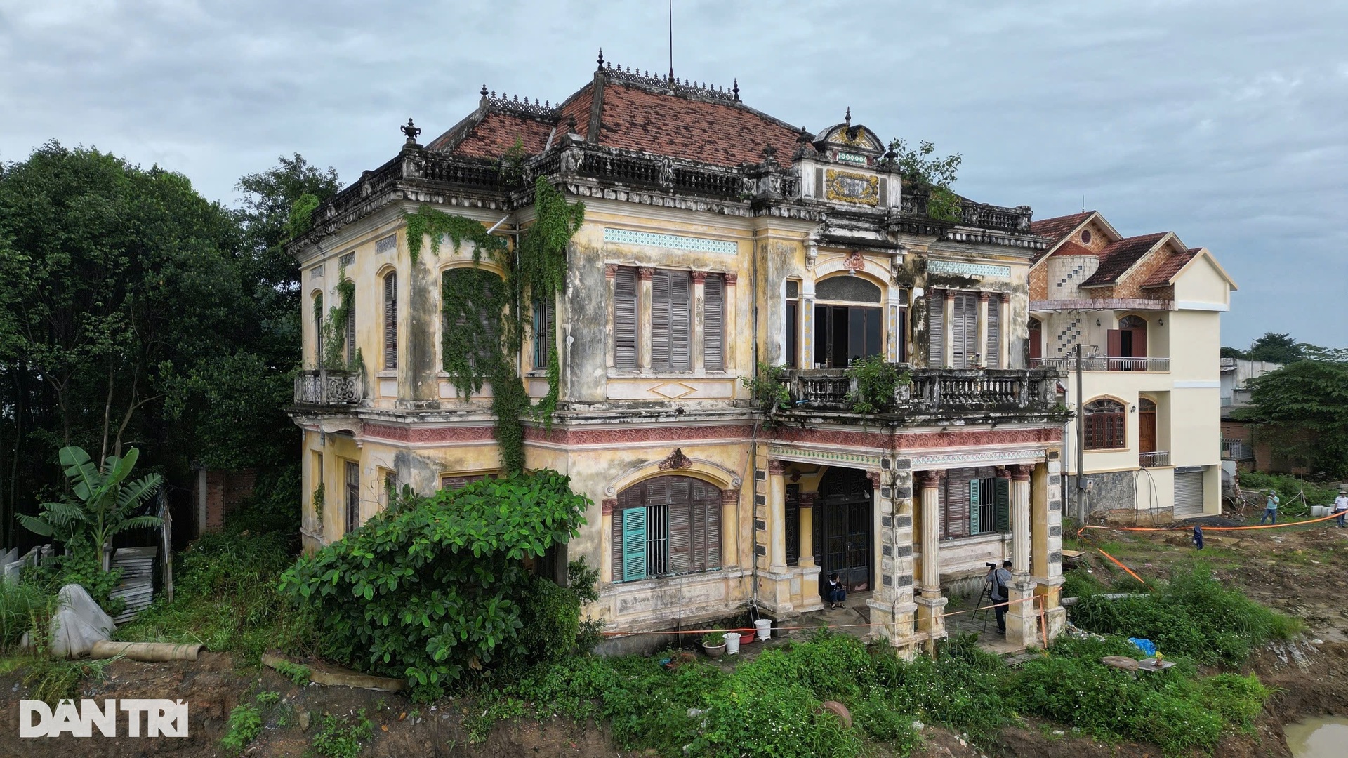 Biệt thự 100 tuổi ven sông Đồng Nai nguy cơ bị đập bỏ - 1 Biệt thự 100 tuổi ven sông Đồng Nai nguy cơ bị đập bỏ - 1