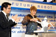 Mỹ ghen vì cơn sốt Justin Bieber quảng cáo cho robot Việt