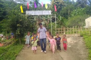 Thầy giáo mầm non Hà Văn Thạo