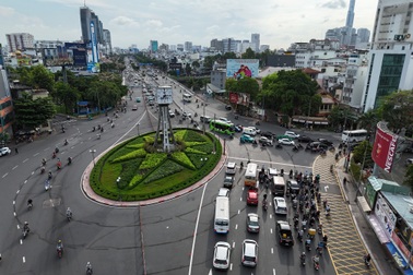 Vòng xoay Điện Biên Phủ ở TPHCM giảm hẳn kẹt xe nhờ đèn tín hiệu