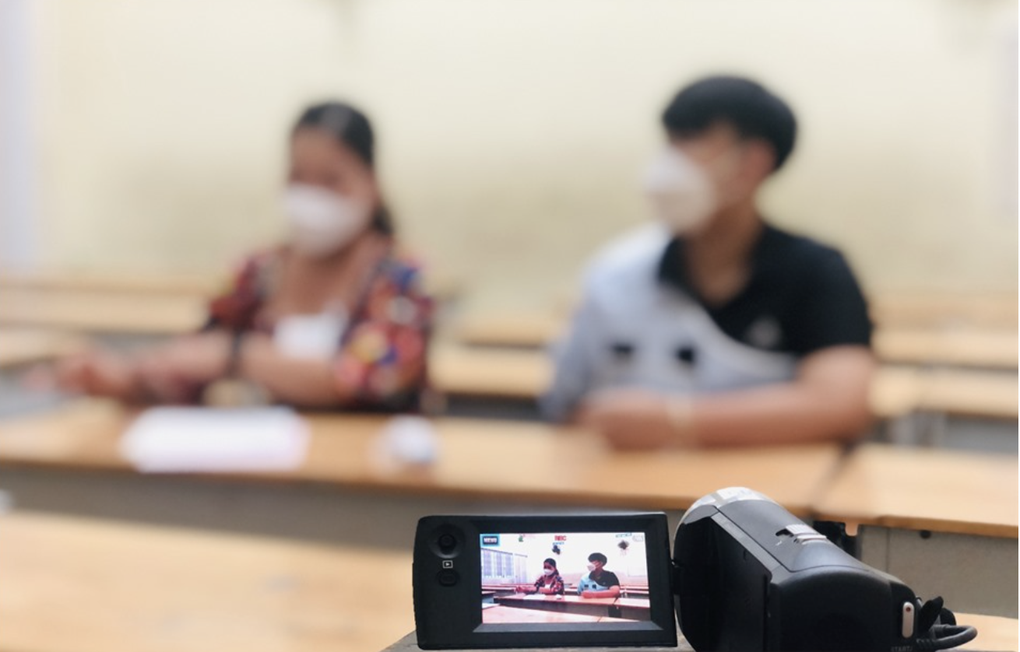 Thi lớp 10 TPHCM: 8 thí sinh có người viết bài hộ, có phòng thi chỉ 3 người - 1 Thi lớp 10 TPHCM: 8 thí sinh có người viết bài hộ, có phòng thi chỉ 3 người - 1