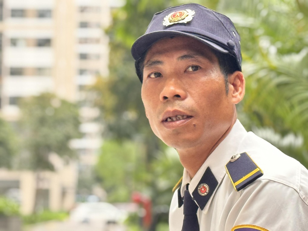 Bảo vệ kể phút giải cứu người phụ nữ bị chồng cũ cầm dao truy sát ở Hà Nội - 2 Bảo vệ kể phút giải cứu người phụ nữ bị chồng cũ cầm dao truy sát ở Hà Nội - 2