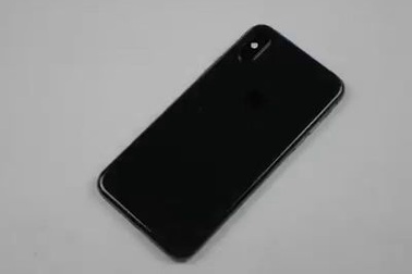 Thử nghiệm dùng dao chọc và búa đập iPhone X